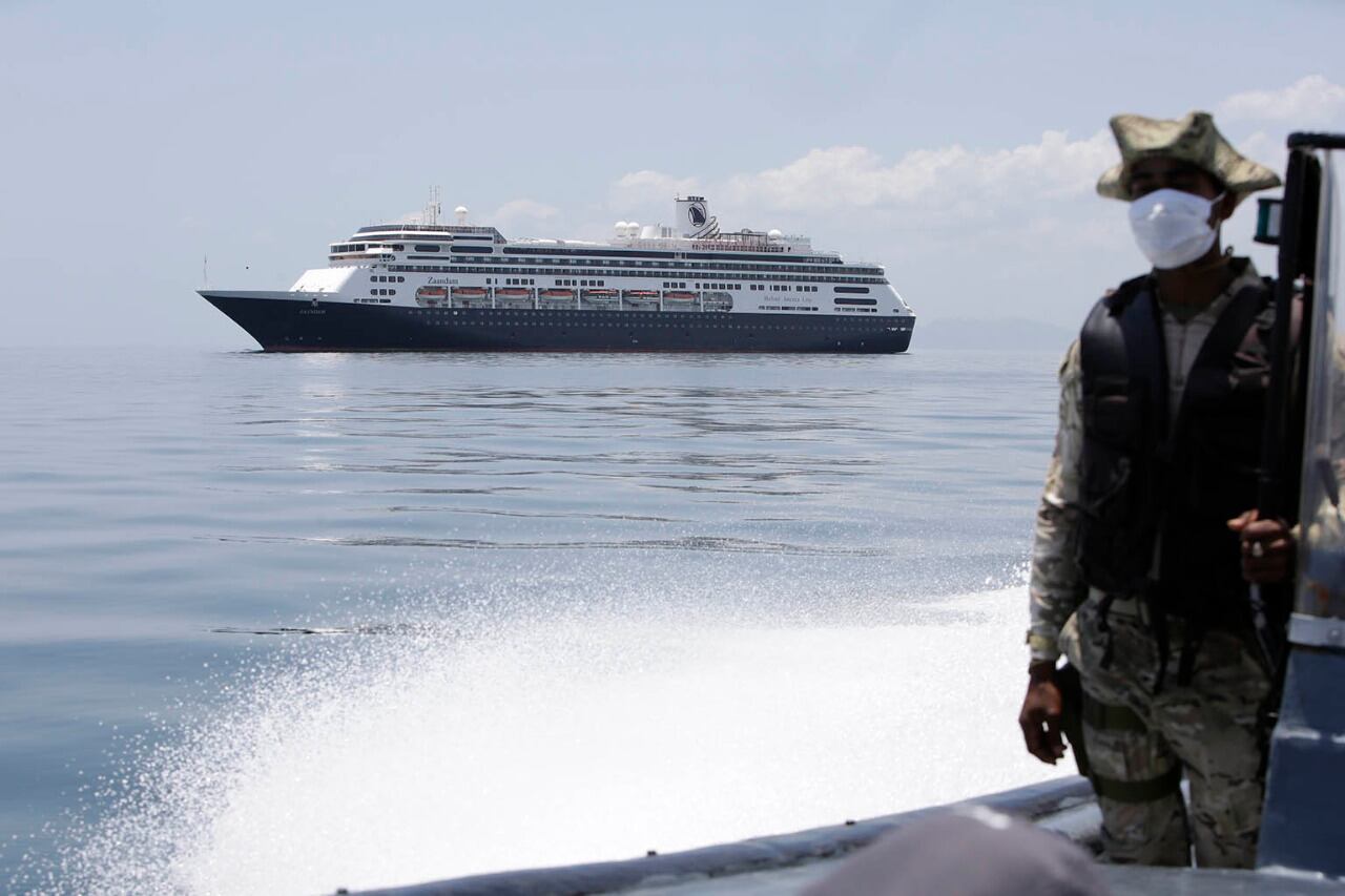 El "Zaandam" está a ocho millas de la costa de Panamá. 