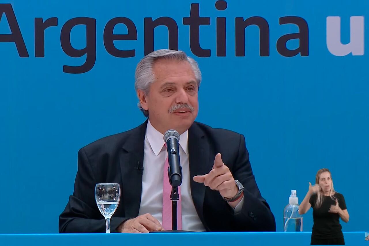 Alberto Fernández anunció a las la ampliación de las Becas Progresar para jóvenes de 16 y 17 años, junto Fernanda Raverta,  Jaime Perczyk y Máximo Kirchner