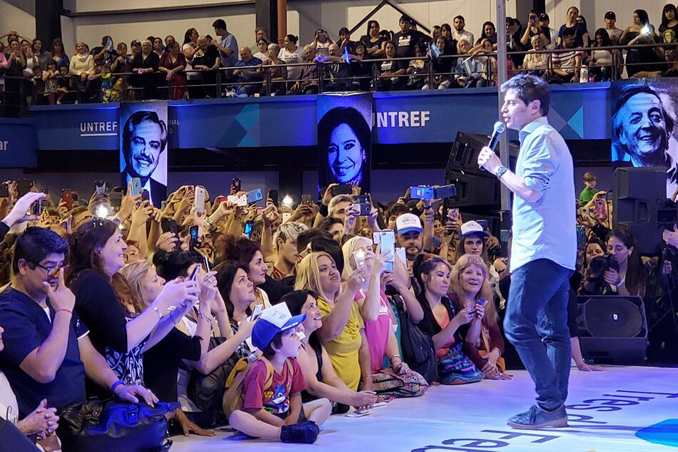 Axel Kicillof continuó ayer su campaña por la geografía bonaerense.