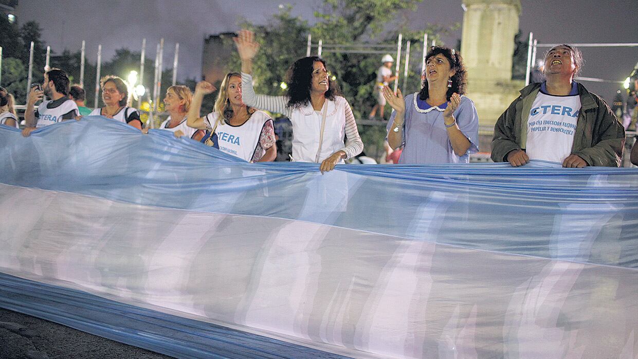 Los maestros también exigen que se abra la paritaria nacional y mayor presupuesto educativo.