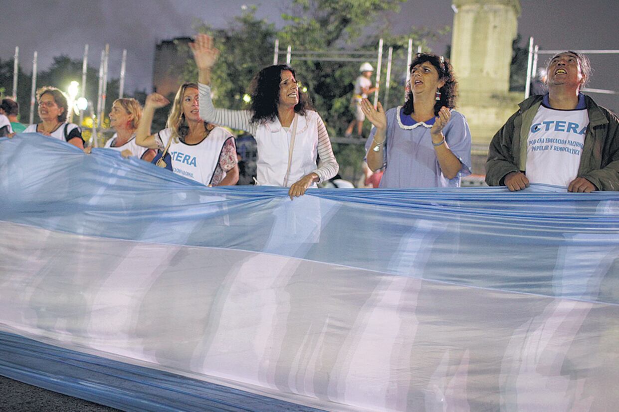 Los maestros también exigen que se abra la paritaria nacional y mayor presupuesto educativo.