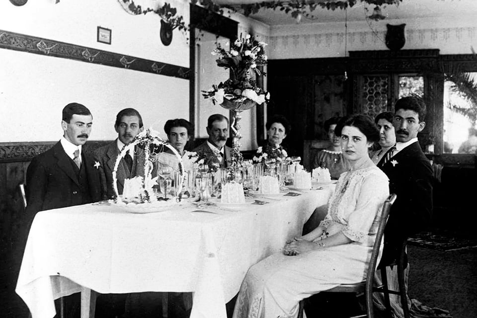 Una foto de celebración navideña de Freud y su familia en 1910