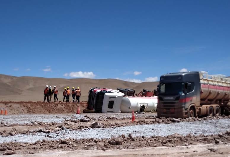 El camión volcado