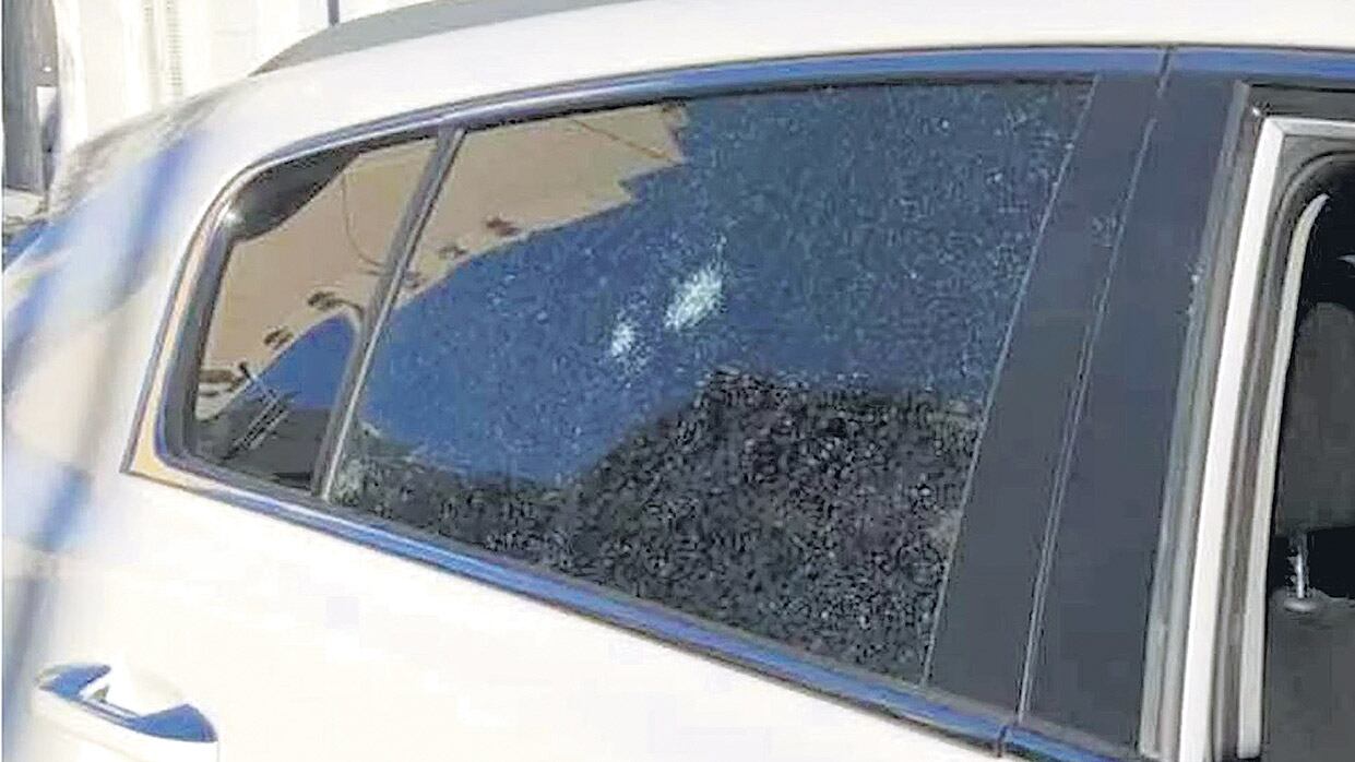 Así quedó la camioneta con vidrios blindados del xeneize Marcelo London.