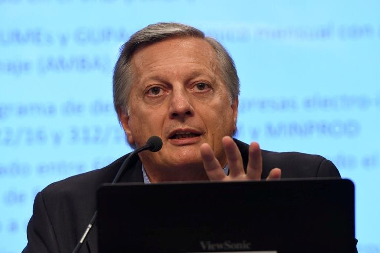 Aranguren, al momento de anunciar el nuevo cuadro tarifario.