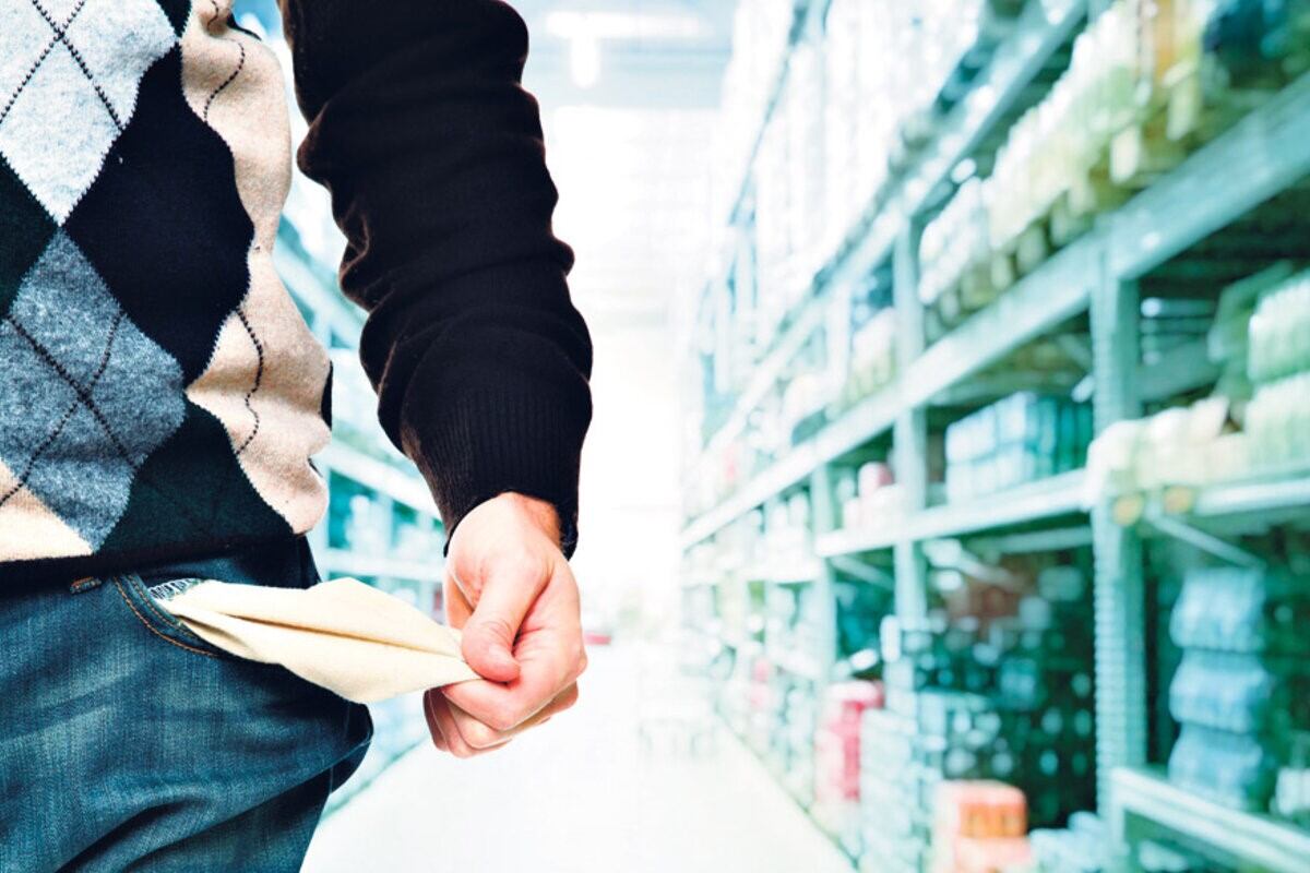 Tarifas, prepagas, combustibles, todo impacta en el bolsillos de la clase media.