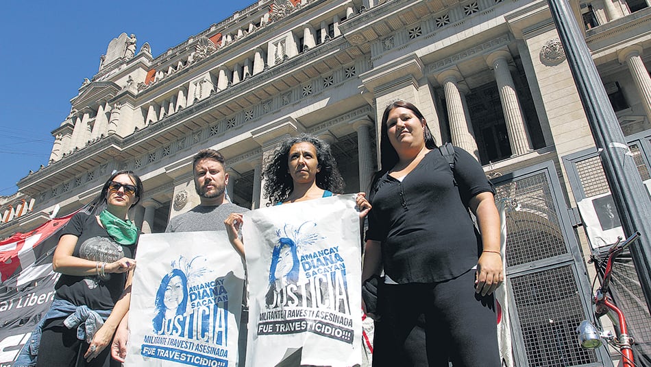 Compañeras y compañeros de militancia de Sacayán presenciaron la audiencia.
