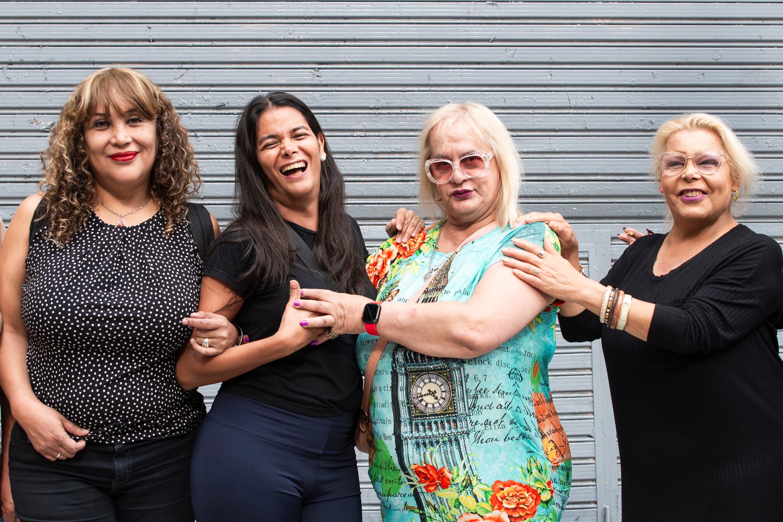 Nadir Cardozo, Virginia Silveira, Dilara Toledo y Romina Bustamante. La primera encuesta sobre población trans realizada en 2012 mostró que de 133 encuestadas, un 79,6% tenía al menos una aplicación de silicona líquida.