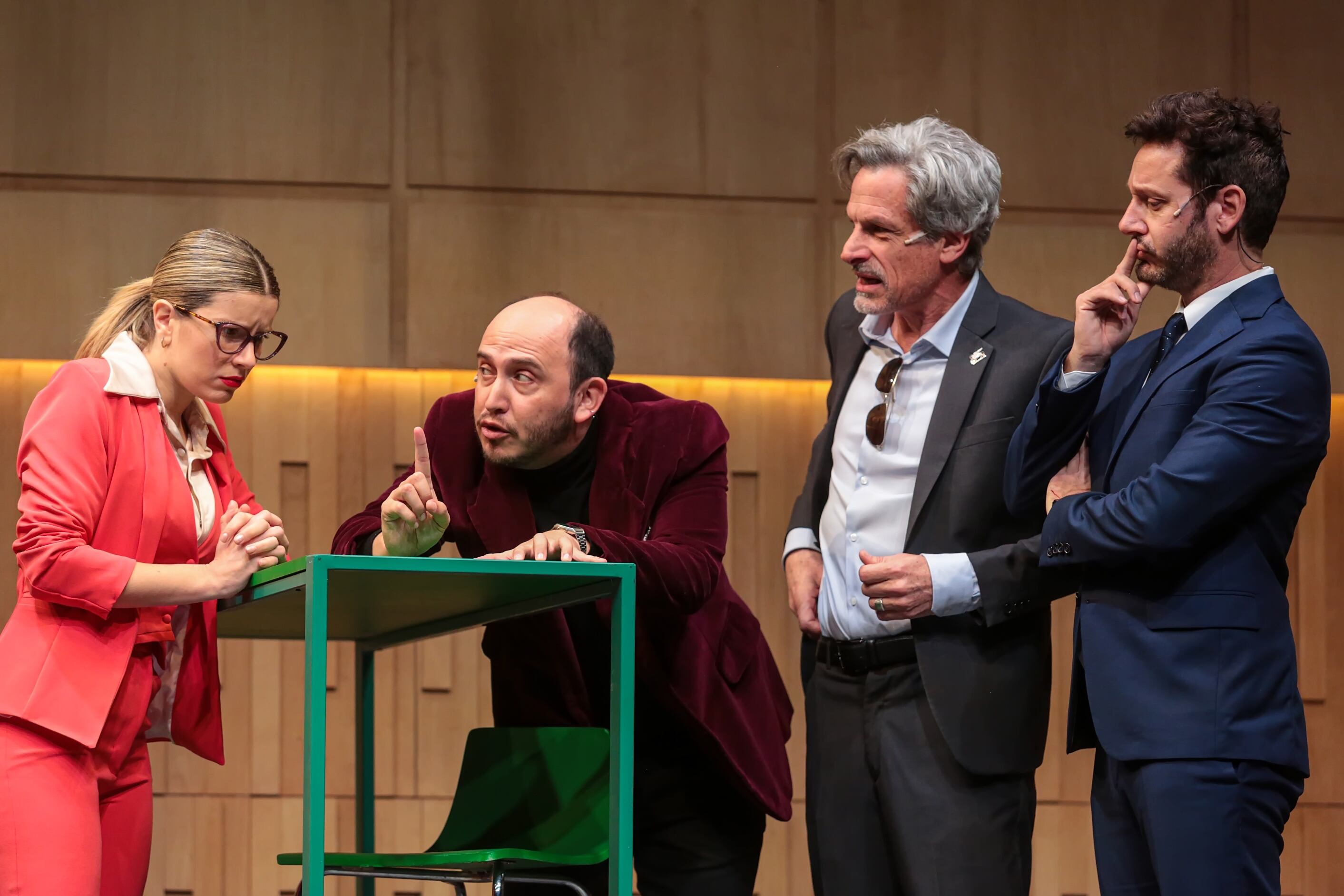 Fernández, Cabrera, Ferro y Vicuña: todos contra todos arriba del escenario. 