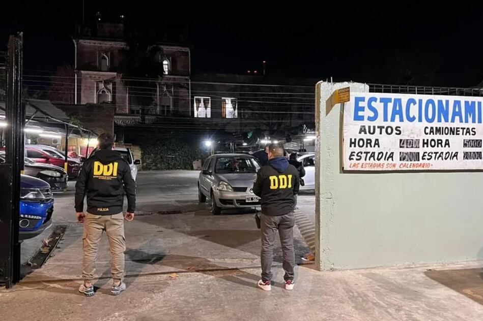 El estacionamiento en el centro de Tigre, desde donde la banda operaba.