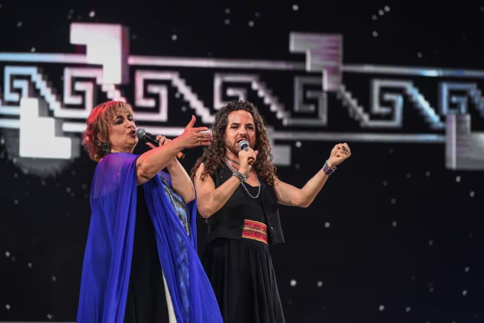 Yamila Cafrune y La Ferni cantaron juntas "Patria que lucha y sueña".