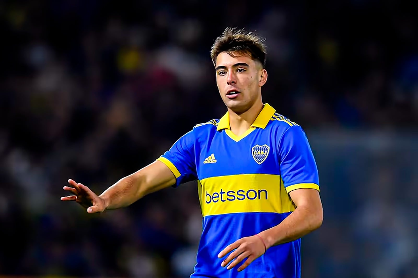 Aaron Anselmino, el defensor xeneize que deslumbró al Chelsea.