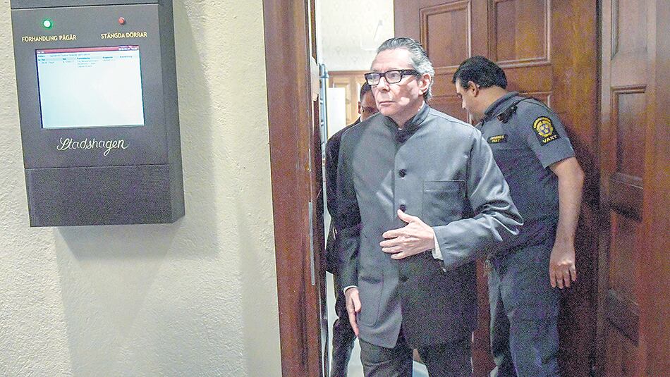 Arnault es un fabulador que decía ser fotógrafo profesional y dramaturgo, pero era electricista.