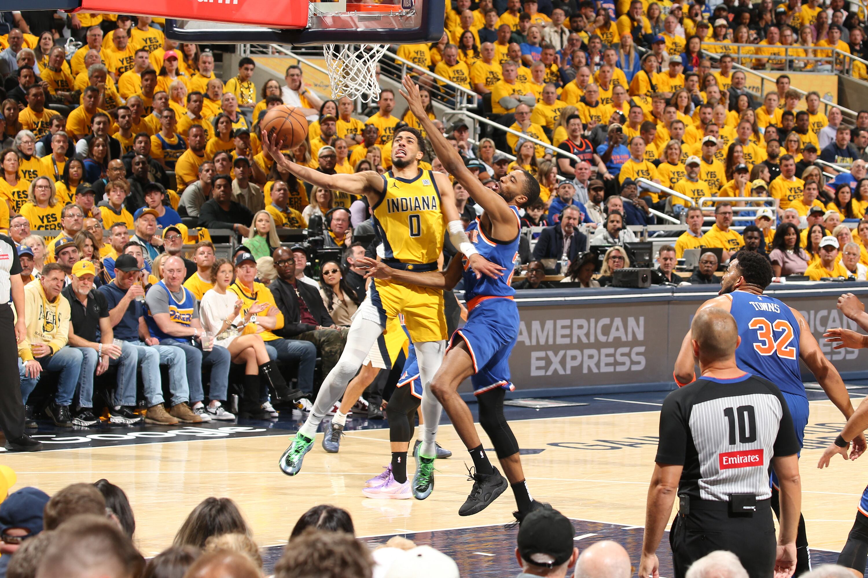 Haliburton anota dos de sus 32 puntos frente a los Knicks