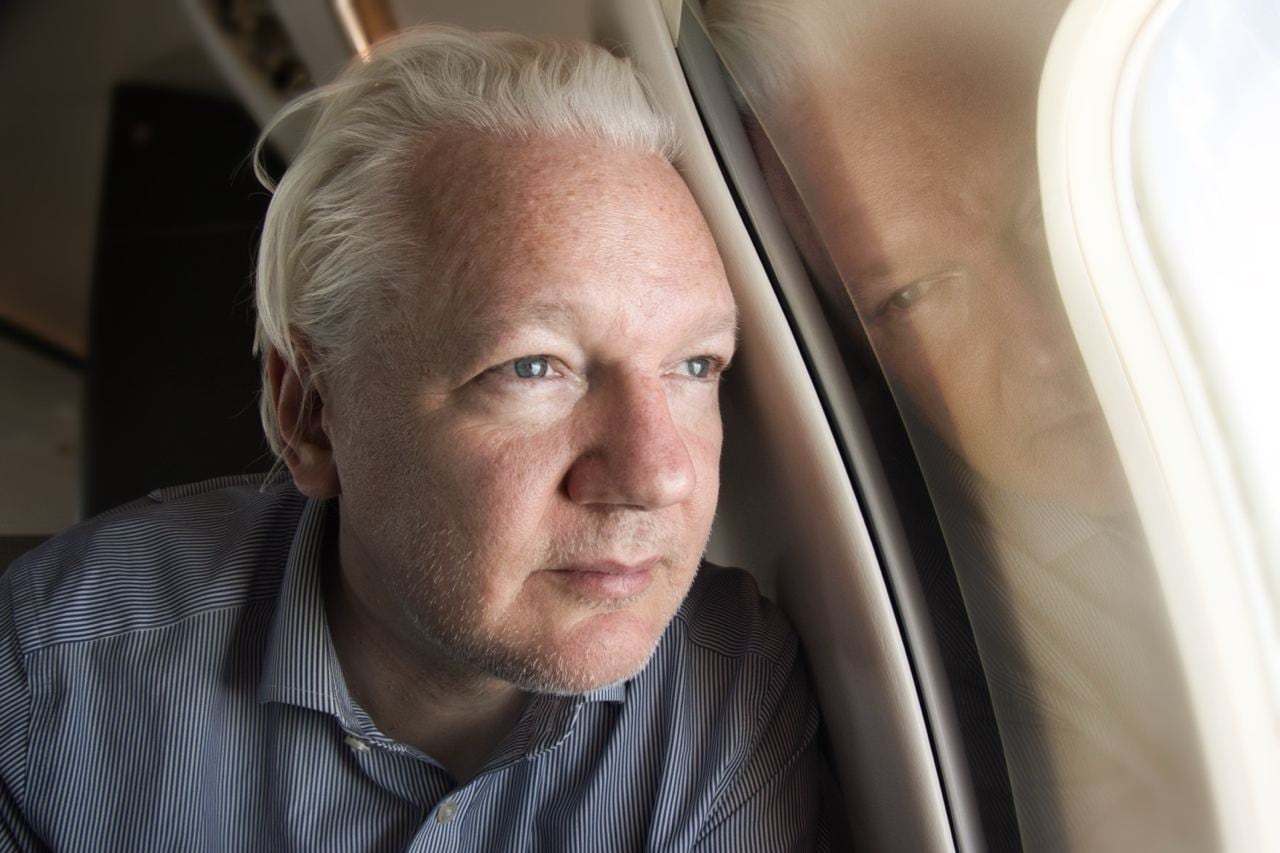 Assange en vuelo a Bangkock.