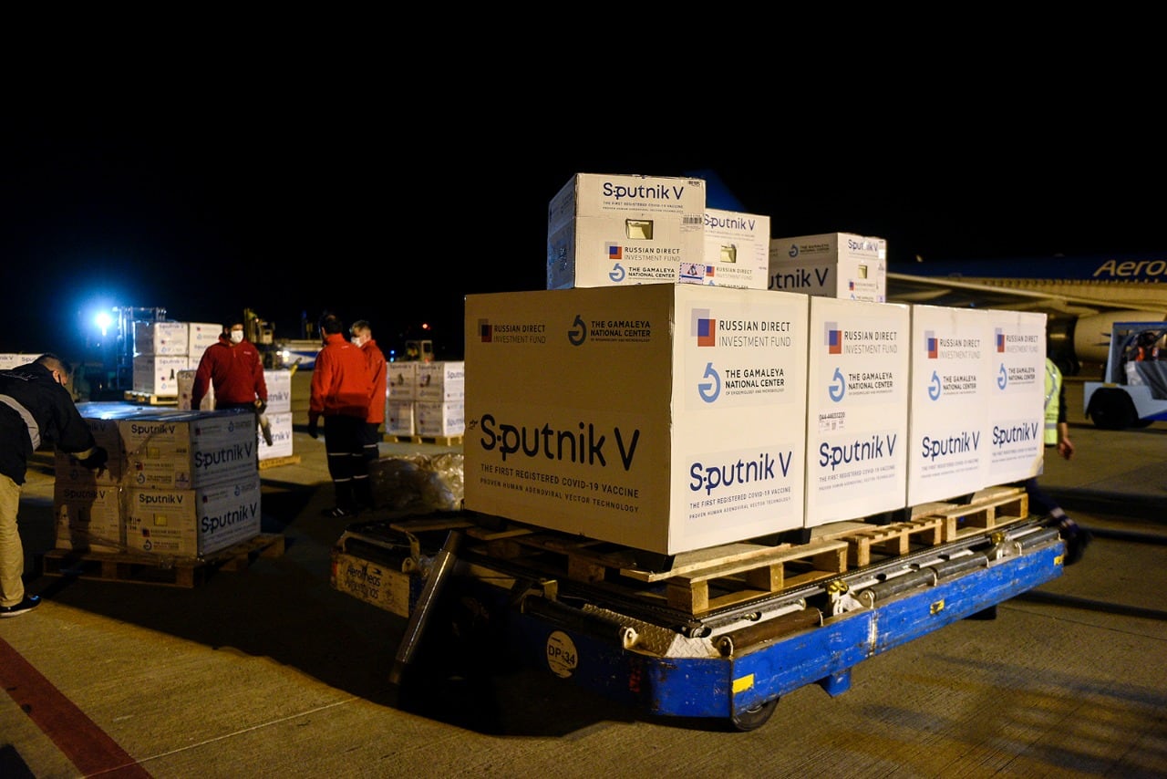 Con las dos partidas del lunes, se suman 1.400.000 vacunas recibidas en un solo día.