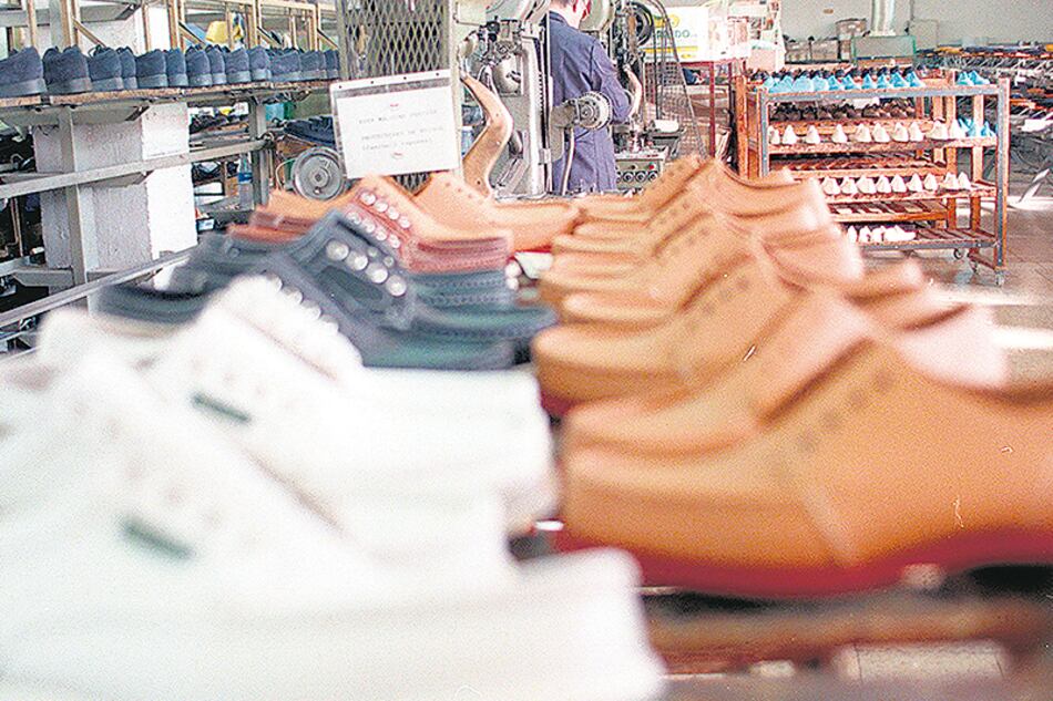 Calzado se contrajo 13,5 en marzo.