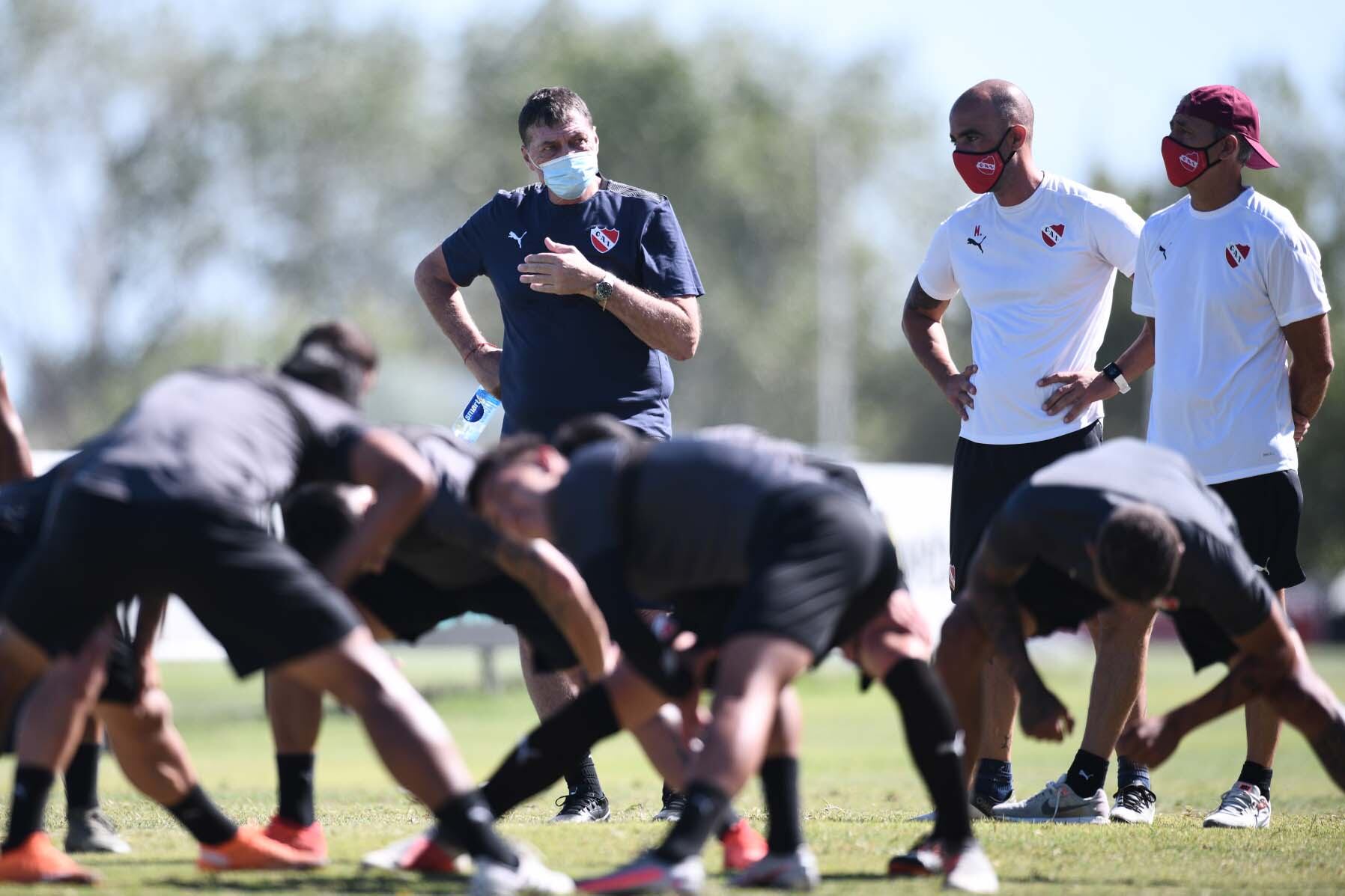 Falcioni comanda la práctica en Independiente.