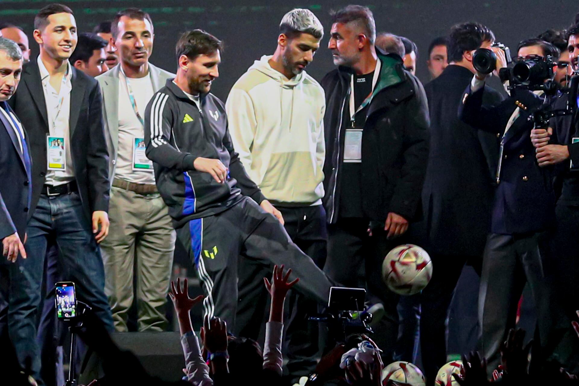 Lionel Messi, vestido de Messi, en Bakú.