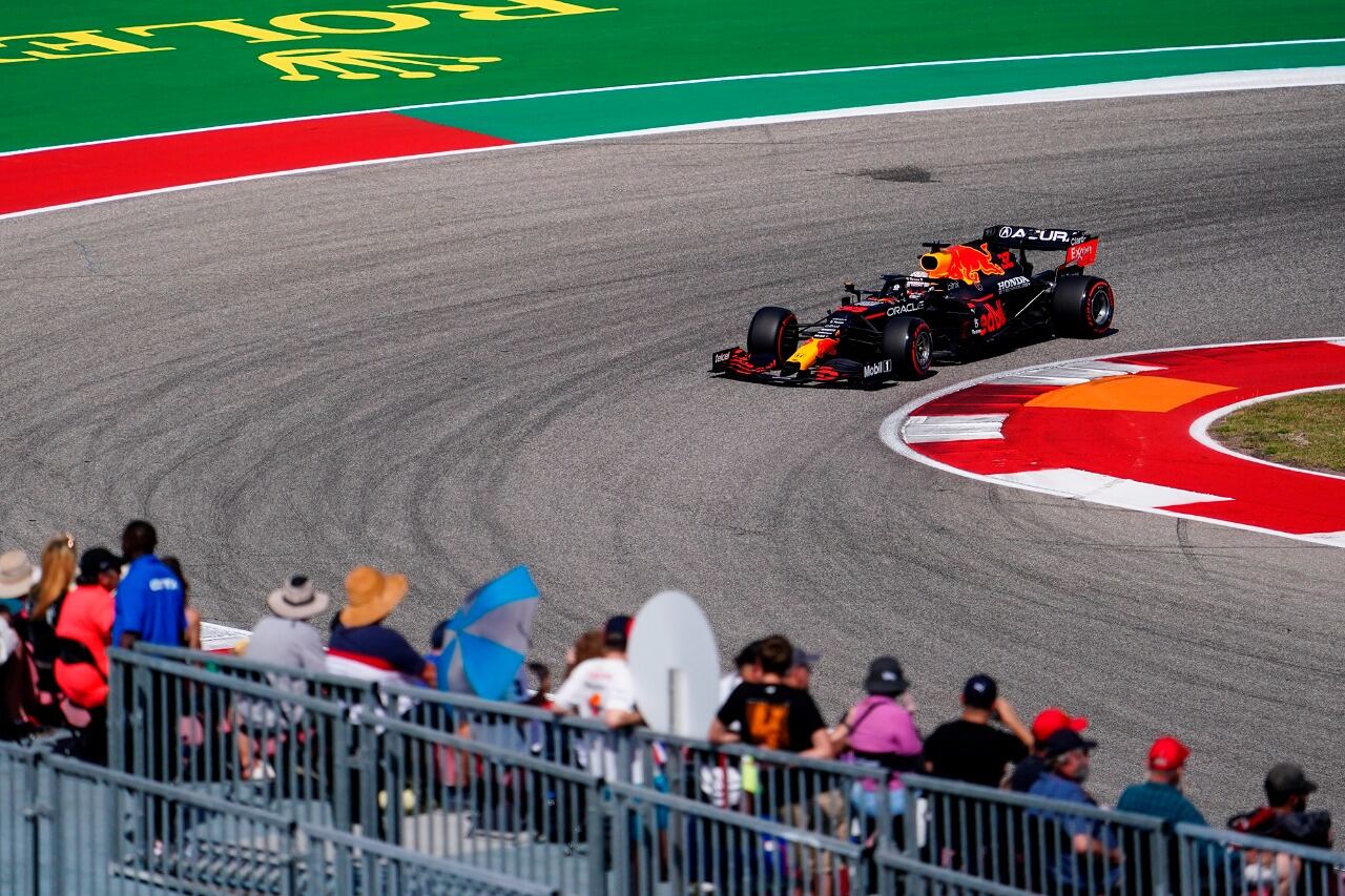 Verstappen le sacó la pole a Hamilton en el cierre de la clasificación
