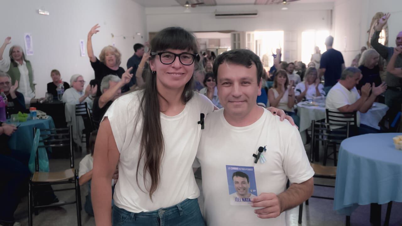 Los candiatos a concejales Constanza Estepa y Joel Natali.