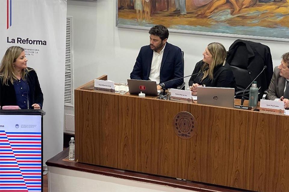 Gutiérrez, del secretariado de Festram, expuso ante la comisión.