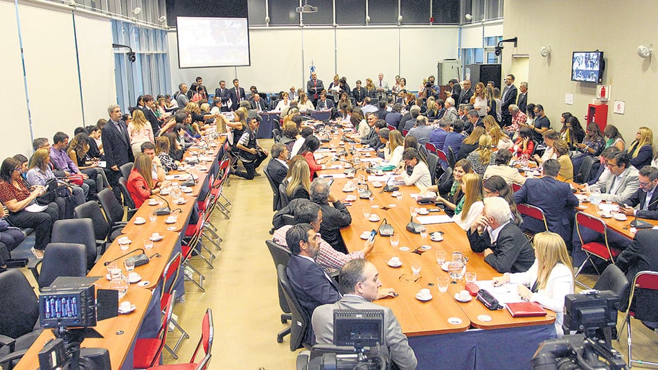 Las reuniones serán martes y jueves, de 9.30 a 18, y se transmitirán vía Internet.