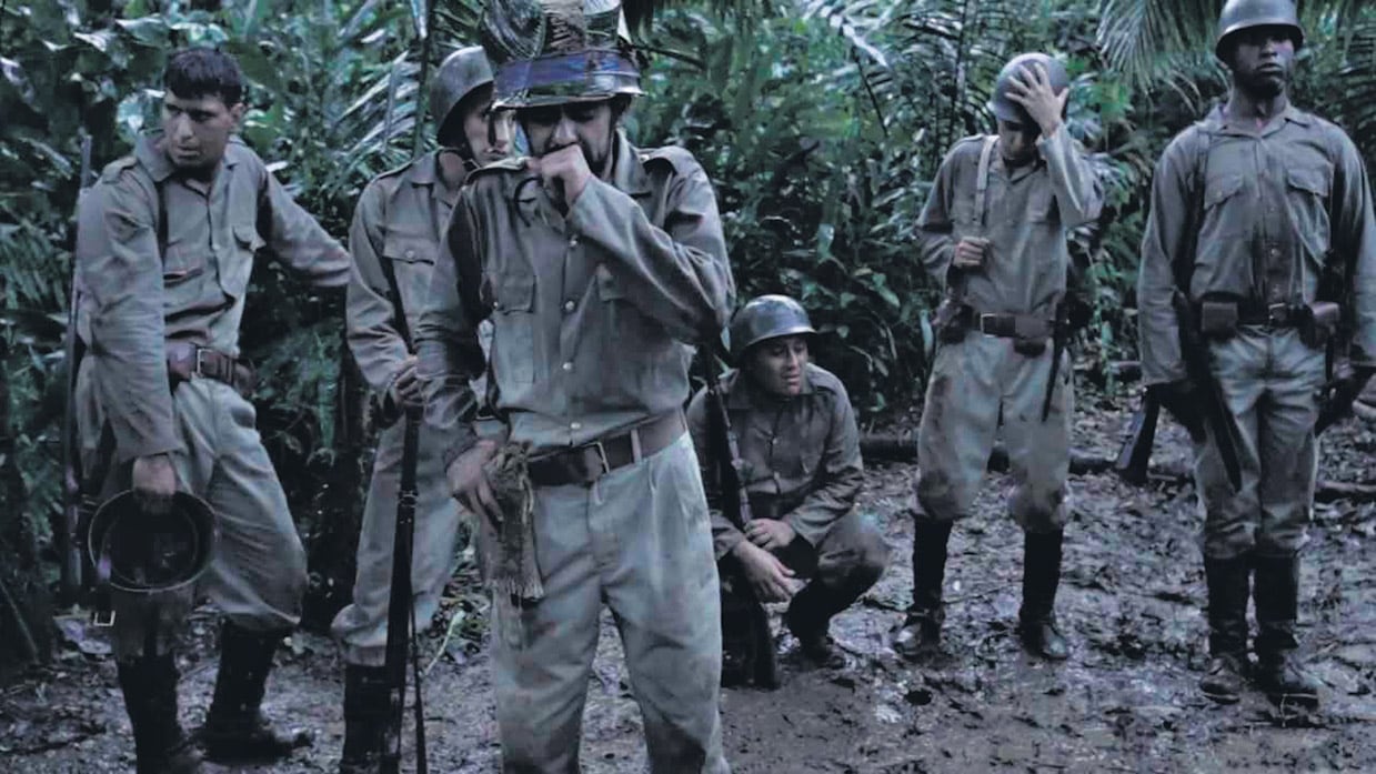 Menos revisionista que marcadamente humanista, Mono con gallinas tuvo circulación por festivales en las temporadas 2013-2014.