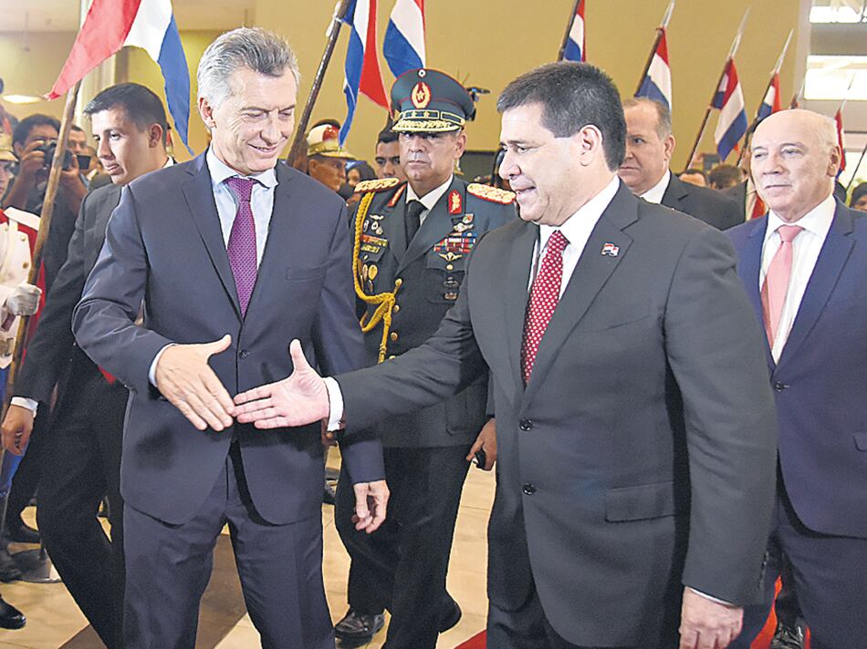 Macri y Cartes se conocen de sus épocas en el fútbol.