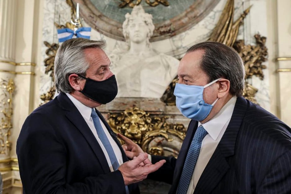 El Presidente junto al ex juez León Arslanian, uno de los integrantes del consejo de asesores para la reforma judicial.