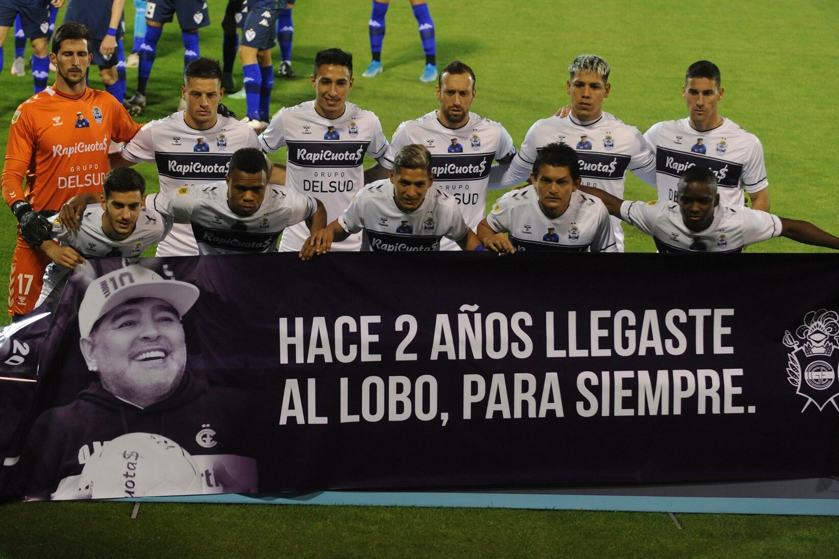 Los jugadores de Gimnasia y el recuerdo de su exDT