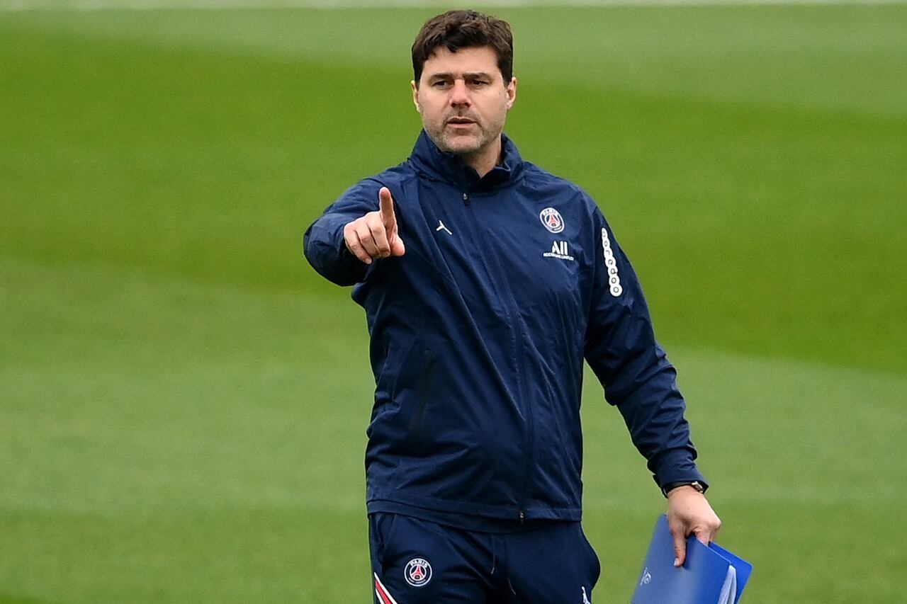 Pochettino da idicaciones en el entrenamiento