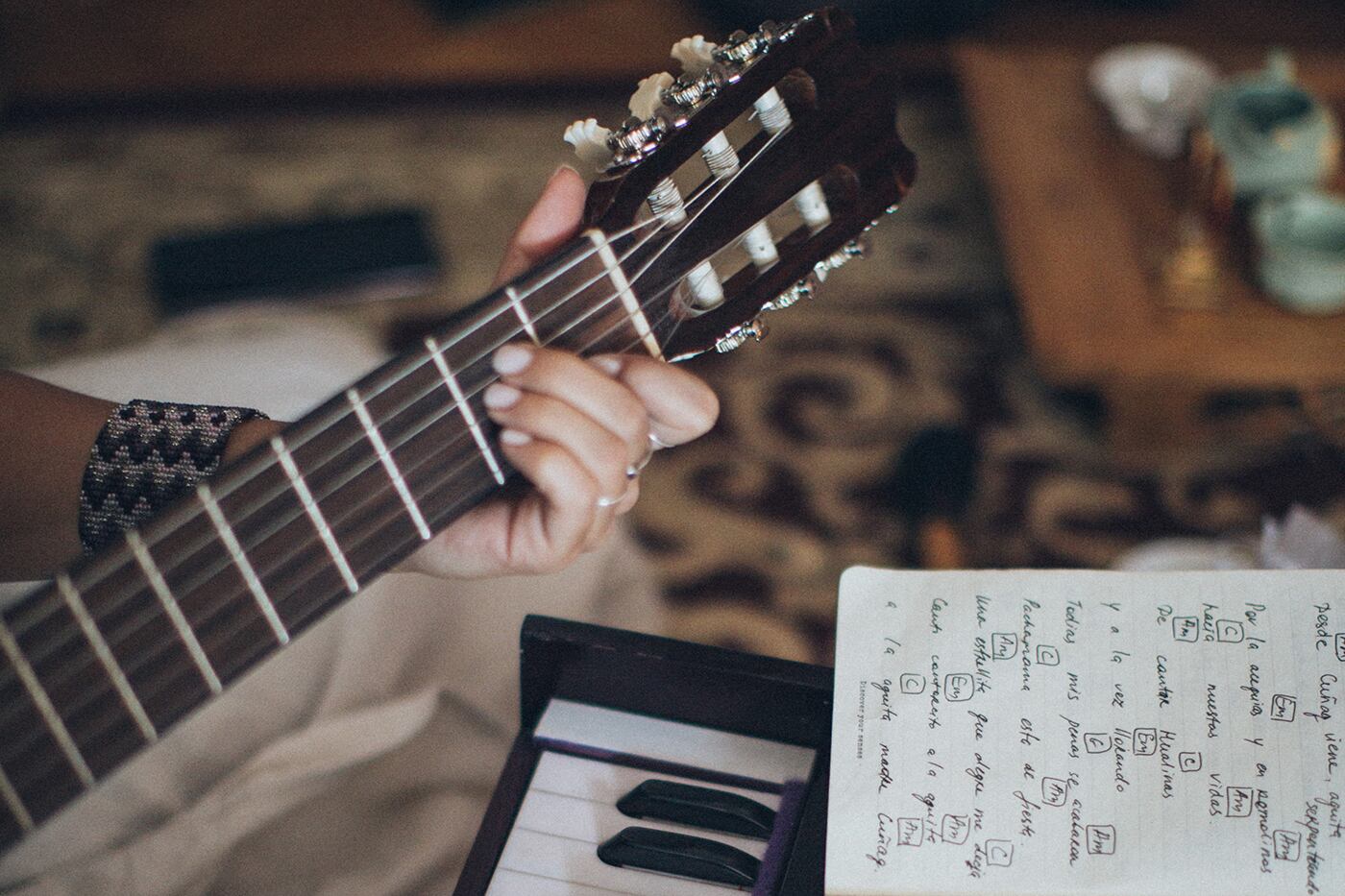 En junio se estrenaron las primeras canciones y los lanzamientos continuarán durante julio.