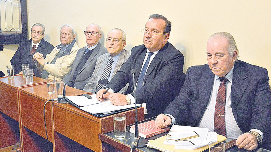 En el juicio que comenzó la semana pasada en Córdoba hay cuatro ex funcionarios judiciales acusados.