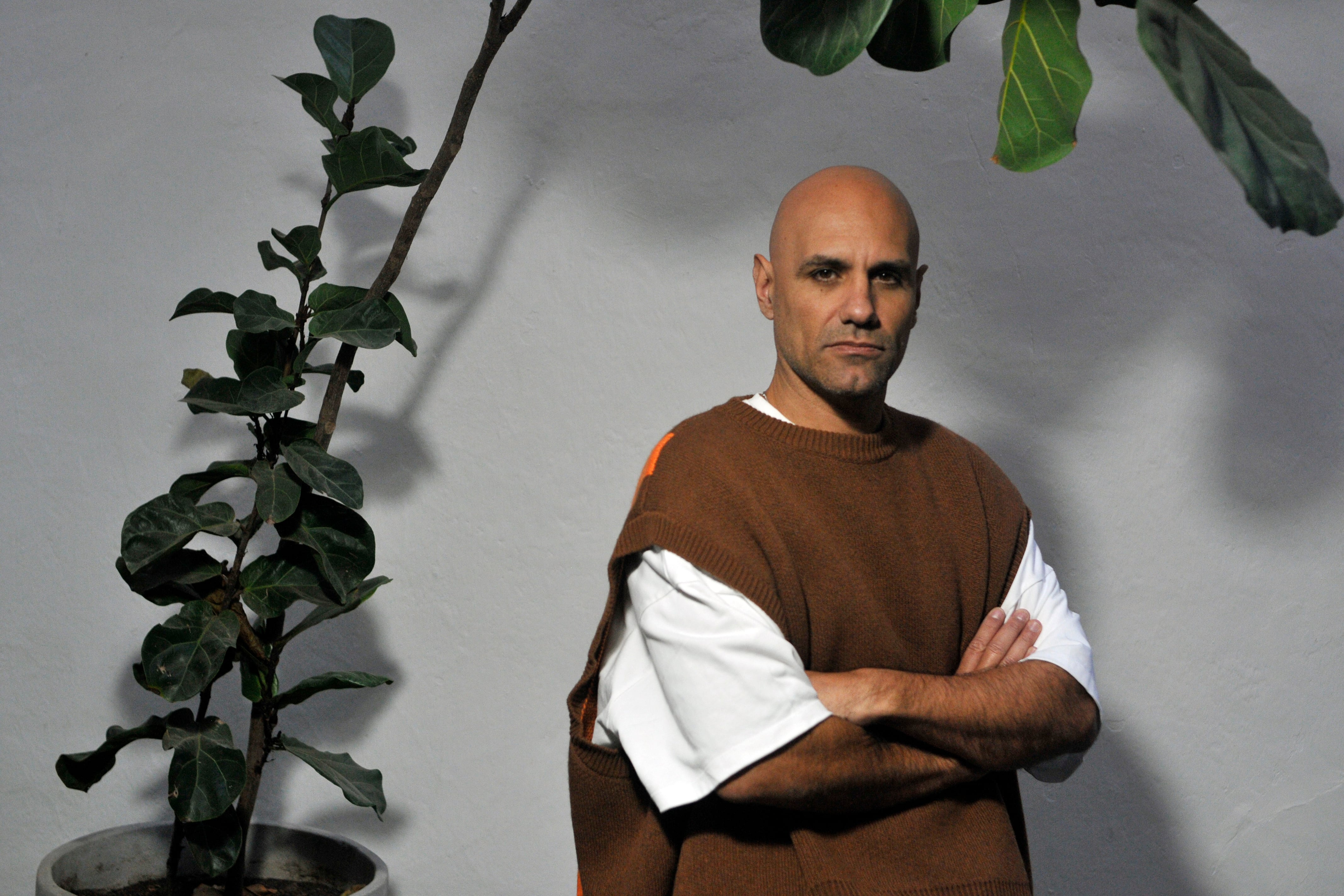 La película, dice, "escapa a esa lógica  en la que literatura, cine y series suelen ubicar al personaje trans o travesti".