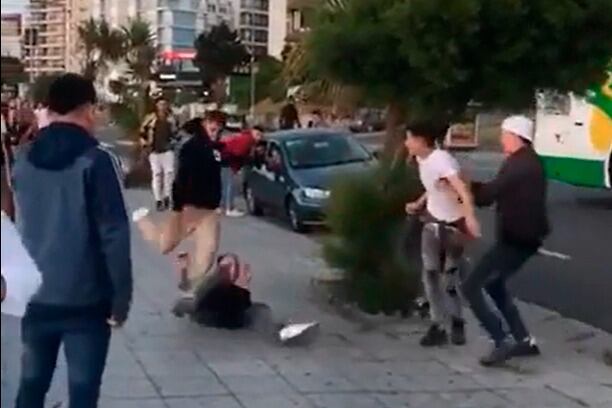 El joven fue internado en el Hospital Interzonal General de Agudos de la localidad balnearia, recibió el alta y continúa realizándose estudios por los golpes recibidos.