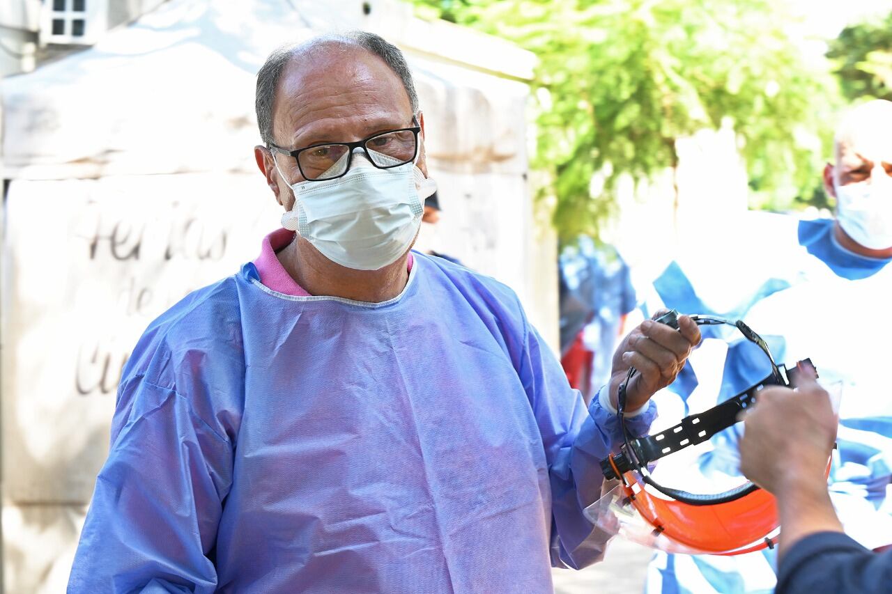 El jefe de la Unidad Febril de Urgencia del Hospital Santojanni, Oscar Szwarcman, se reincorporó a trabajar este lunes tras ser agredido el viernes y aseguró que volvió "con las mismas ganas".