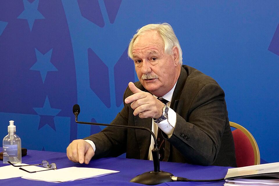 Rubén Weder respondió preguntas de los legisladores. 