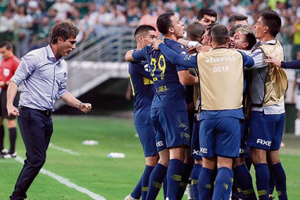 Los jugadores de Boca festejan el empate y pasaje a la final de la Copa Libertadores.