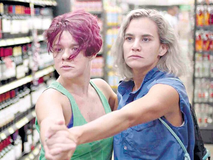 Atrás hay relámpagos, de Julio Hernández Cordón, un retrato social y generacional.