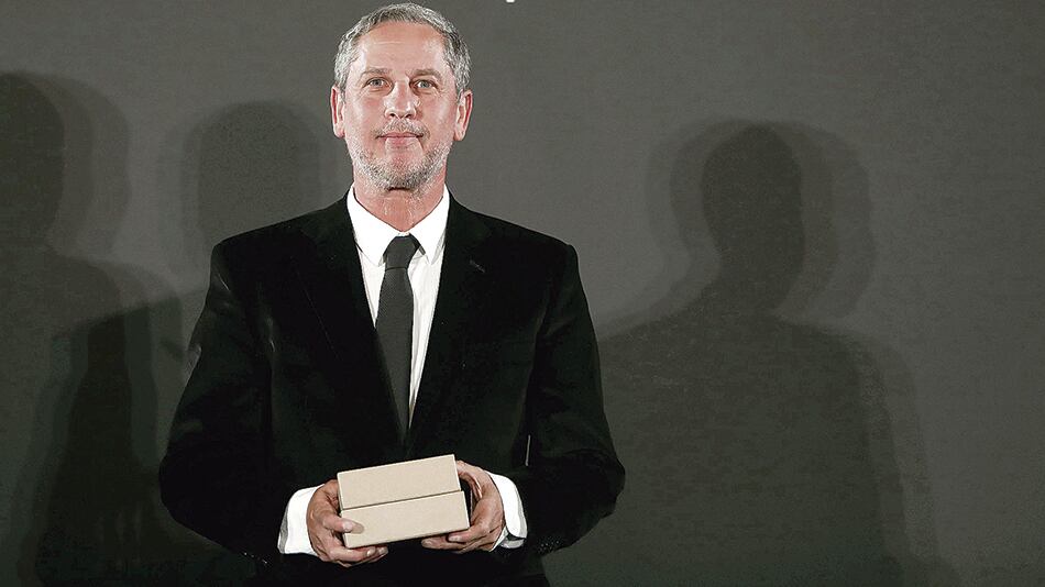 Martínez obtuvo el galardón que en 1987 premió a Juan José Saer. Está dotado con 18 mil euros.