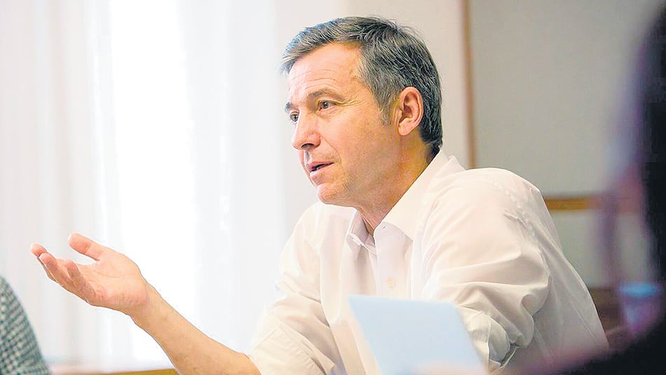 “Los partidos políticos manipulan la opinión pública y reclaman políticas más duras por razones electoralistas.”