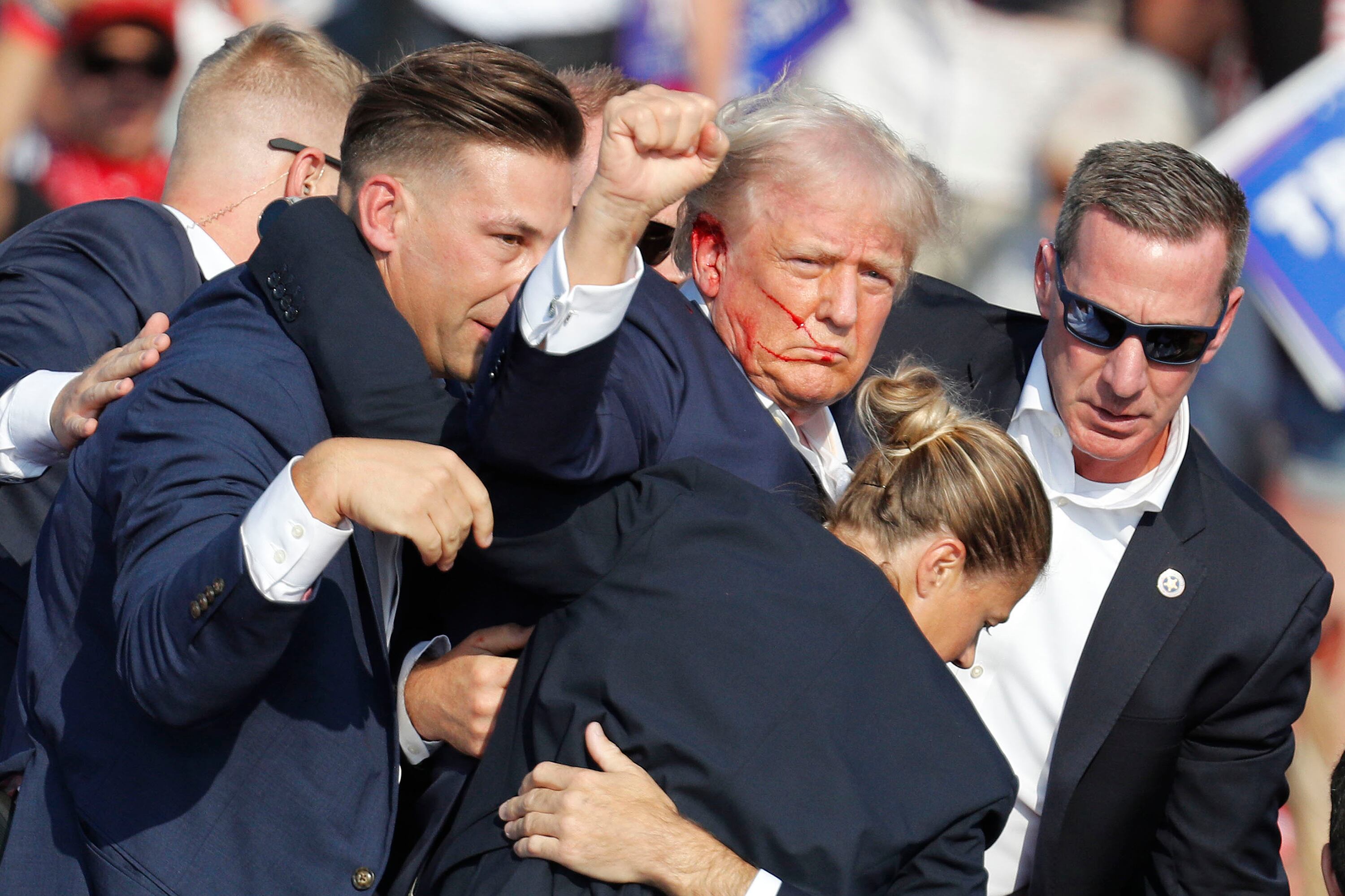 Donald Trump, en el momento posterior al atentado.