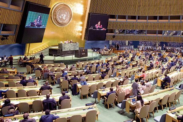 La canciller ecuatoriana, Espinosa, preside la sesión de la ONU que exige el fin del embargo.