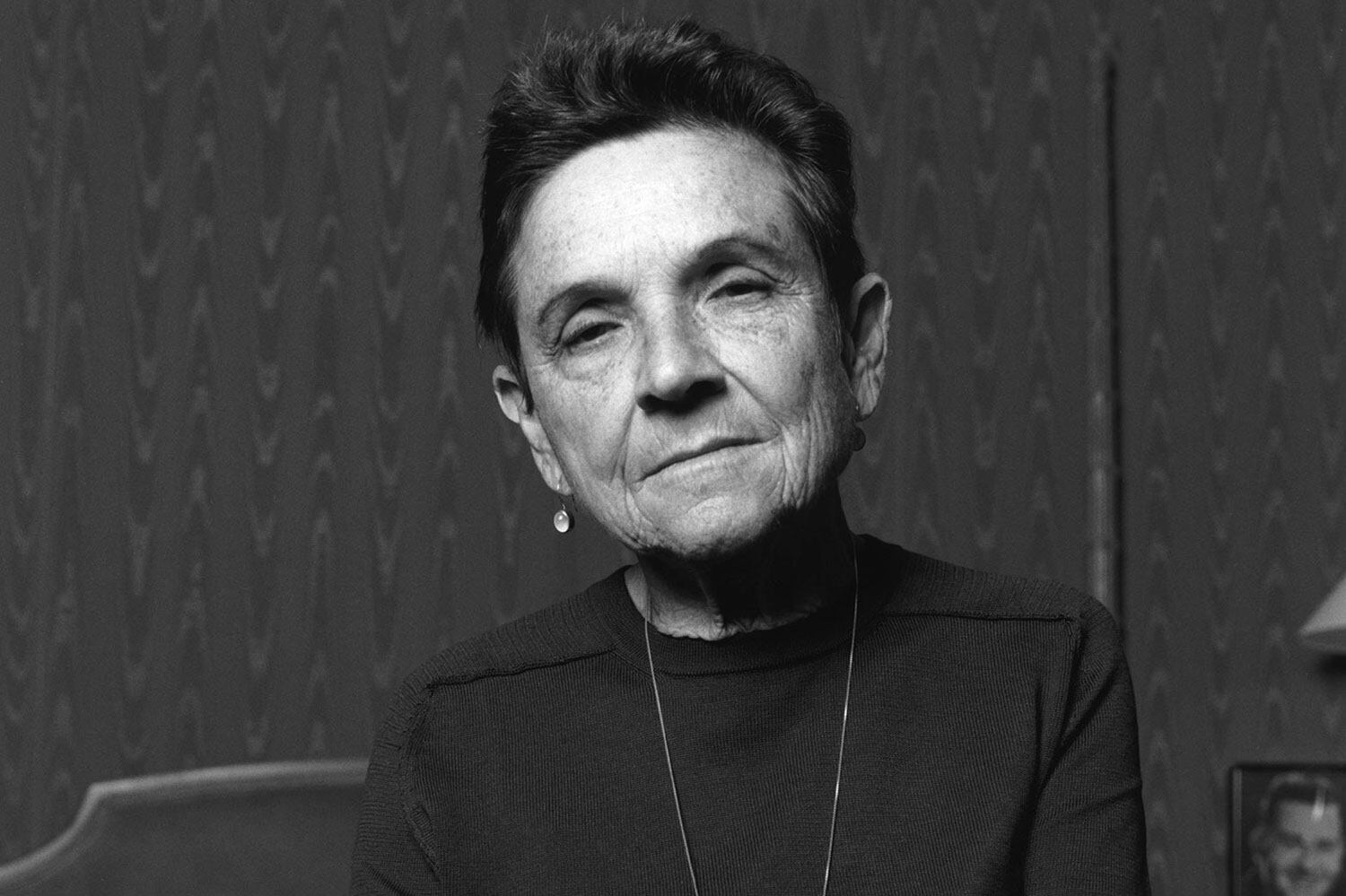 Se puede descargar Heterosexualidad obligatoria y existencia lesbiana, de Adrienne Rich.