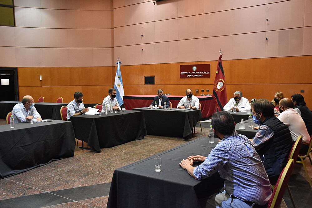 Reunión con clínicas y sanatorios para ver las disponibilidades