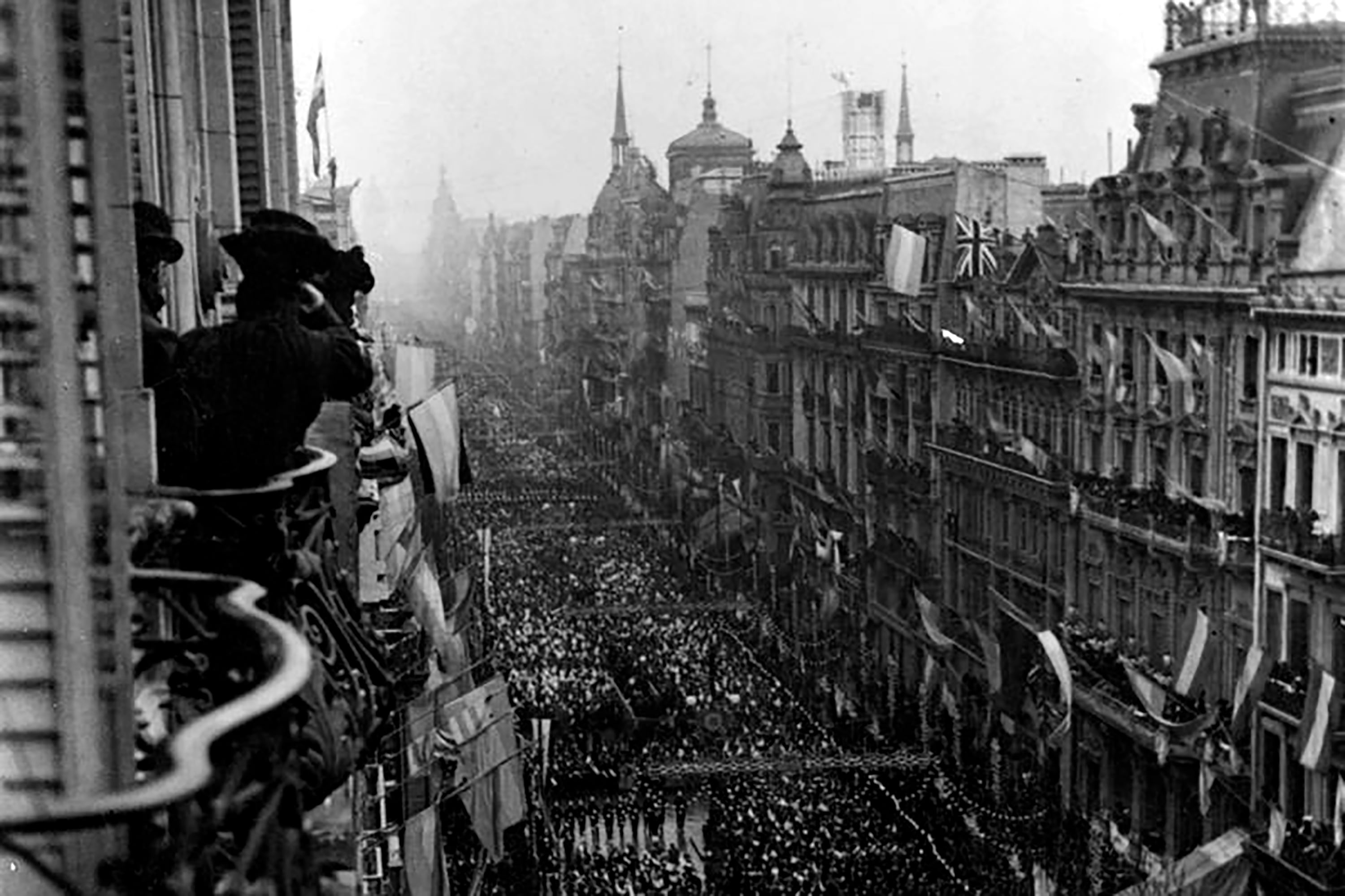 Javier Milei propone volver al país del Siglo XX.