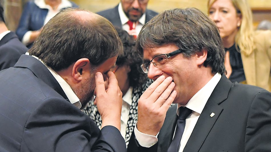 Filólogo y periodista de profesión, Puigdemont encabeza el proceso secesionista catalán.