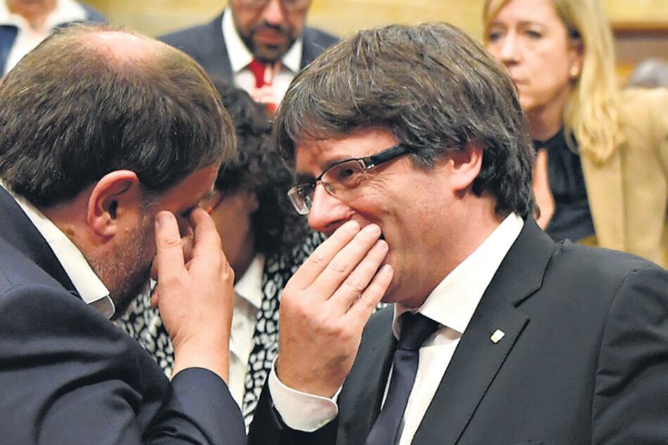 Filólogo y periodista de profesión, Puigdemont encabeza el proceso secesionista catalán.