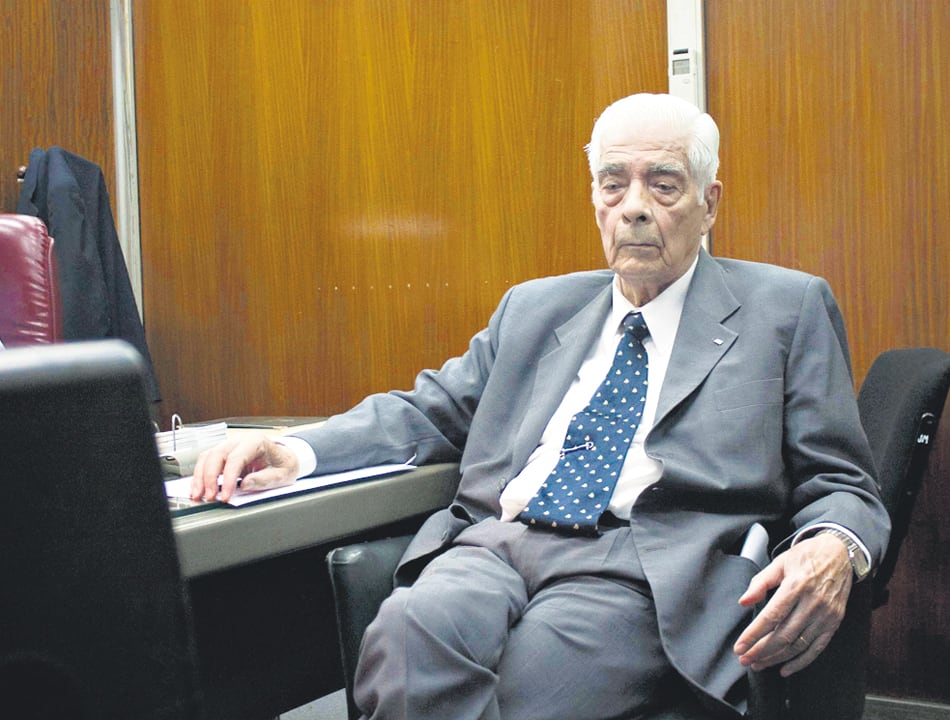 Menéndez fue beneficiado en 2013 con el 2x1, pero por la suma de condenas sigue con detención domiciliaria.